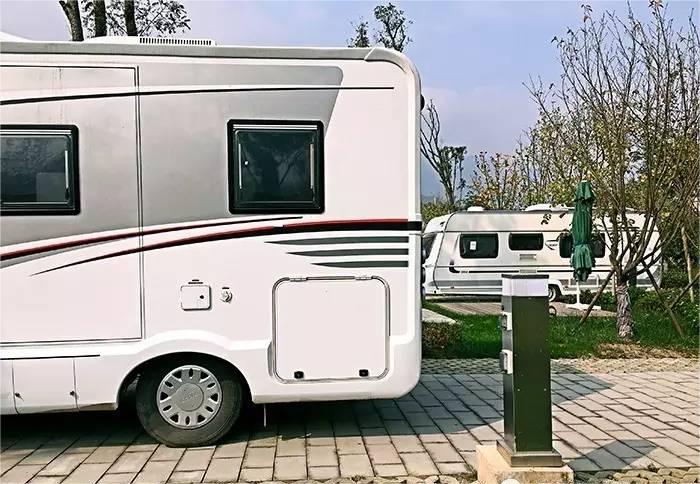 房車(chē)離不開(kāi)水電樁，就像魚(yú)兒離不開(kāi)水